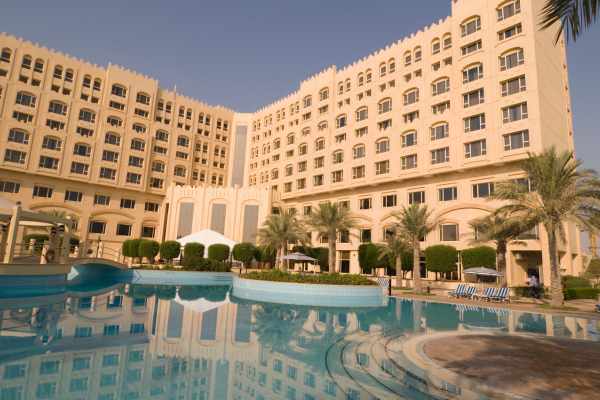 Chatbot for Hotels Step-by-Step Guide + 10 Tools